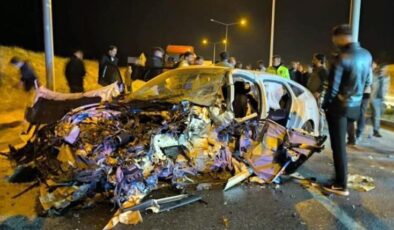 Otomobil hurdaya döndü: 3 ölü, 2 yaralı